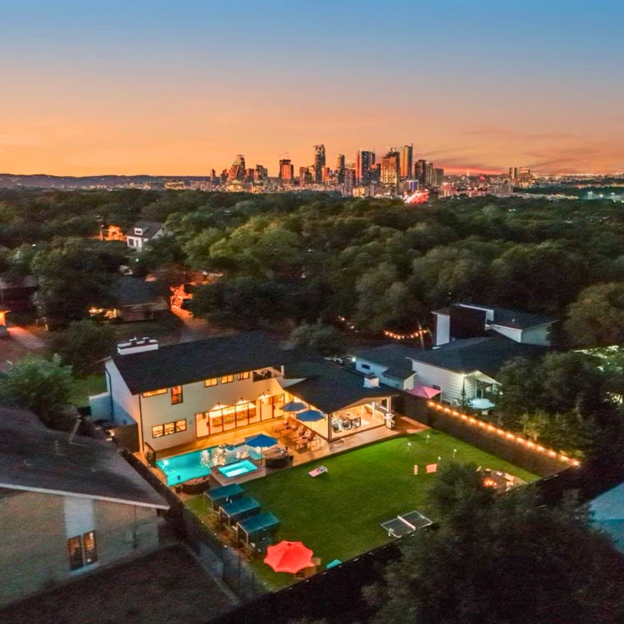 Austin Bachelorette Party Guide- Where To Stay | La Dolce Vita Villa