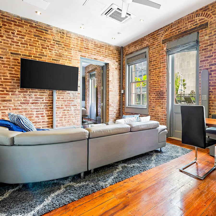 New Orleans Bachelorette Party Activity and Itinerary Ideas - Where To Stay - The Natchez Vacation Rentals - The BEST Bachelorette Party Guide