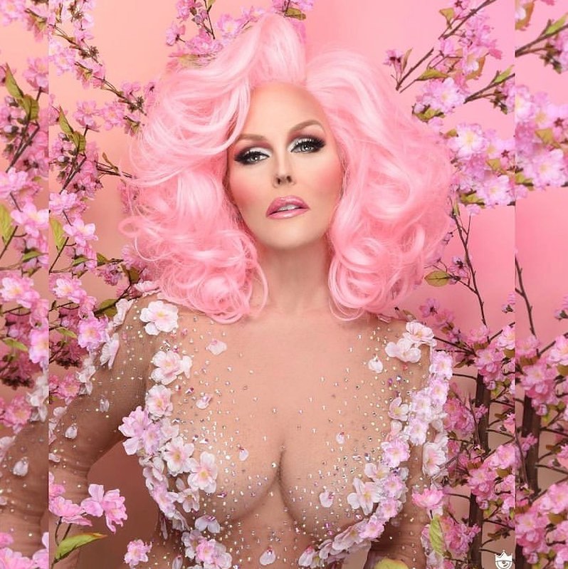 Bachelorette Party Ideas Chicago - Drag Show at Lips Drag Show Palace